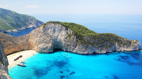 Buying property in Greece: Best offers from Mojenemovitostumore.cz